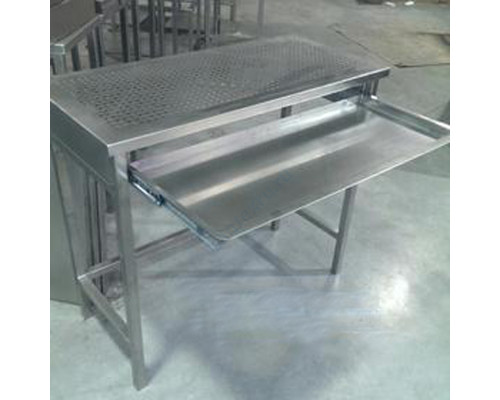 Стол из нержавеющей стали с перфорированной столешницей и поддоном